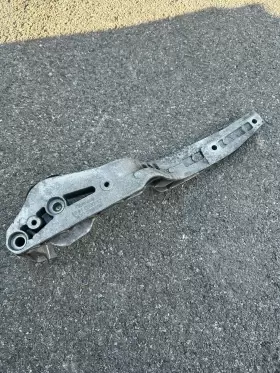 8D0-599-289 AUDI Differential Mount Bracket A4 B5 Quattro