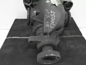 33-10-1-428-576 BMW Rear Differential Carrier 540I #2
