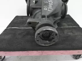 33-10-1-428-576 BMW Rear Differential Carrier 540I