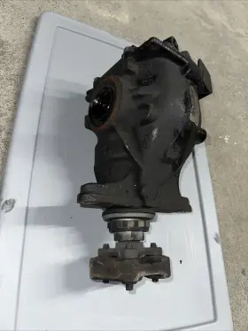 33107599466 BMW Rear Differential Carrier 320I #3