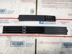 64221366407 BMW Dash Center Heater Vent Grille 320I E21