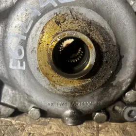 7575784 BMW Front Manual Differential Carrier Drive E90 Awd #2