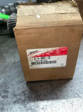 3-4-8001-1X DANA SPICER Spline Floater Bolt Rear Yoke Chevy