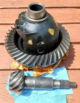 D70-456 DANA SPICER Rear Axle Carrier Ring Pinion