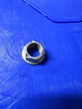 38210-8S11B NISSAN Front Differential Yoke Flange Nut Armada