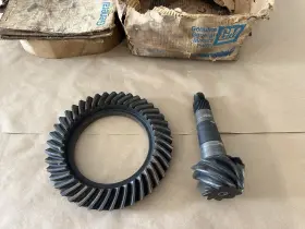 3862515 GENERAL MOTORS Ring Pinion Gear Set Bolt Rearend Car