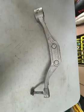 15999801 GM Front Axle Carrier Mount Bracket Chevrolet Tahoe #2