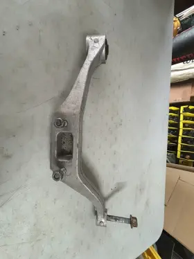 15999801 GM Front Axle Carrier Mount Bracket Chevrolet Tahoe