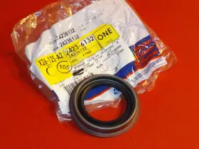 24236132 GM Nos Bearing Seal Suv Chevy Gmc Cadillac