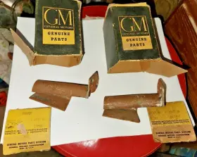 3705857 GM Nos Differential Oil Trough Chevrolet