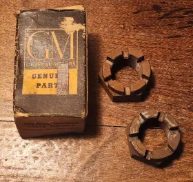 379656 GM Nos Spindle Nuts Uitility Chevrolet Chevy