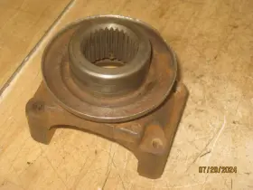 YOKE8.571-90ERA GM ORIGINAL Pinion Yoke Bolt Posi Spline Nova #3
