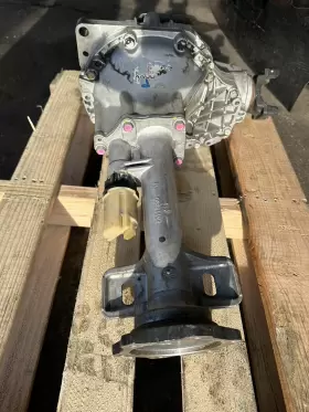 23312174 GMC Front Axle Carrier Differential 4WD Yukon #2