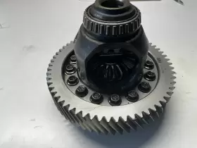 24260305 GMC Front Differential Carrier Packed #3