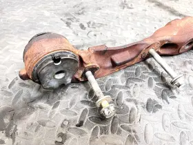 84110651 GMC Front Left Differential Mount Bracket 2500 3500 #3