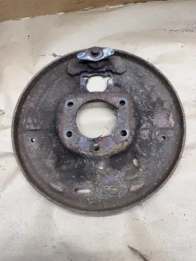 3209842-R JEEP Yj Right Backing Plate Rear Axle Bendix Xj