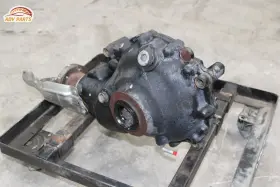 LR010798 LAND ROVER Front Differential Axle Carrier #3