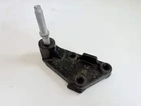 KD3528691A MAZDA Rear Differential Axle Carrier Mount Bracket