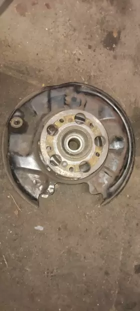 2013500646 MERCEDES Driver Left Rear Hub Spindle 190E 190D