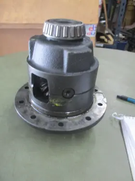8.2BOP4S PONTIAC Posi Bolt Unit Gto Lemans