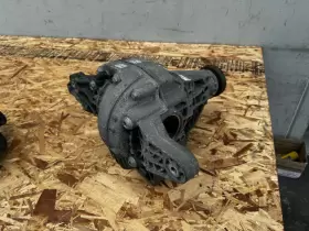 95B525015 PORSCHE Rear Differential Carrier Macan Awd Turbo