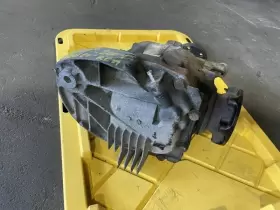 444.RV1404 ROVER Land Rear Differential Carrier Hse #2