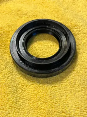 052-3173 THO Pinion Seal Datsun Nissan