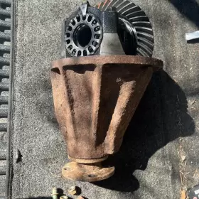 41110-3D562 TOYOTA Rear Lower Differential Carrier 4WD