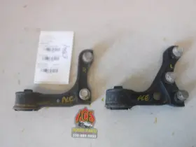 52391-35020 TOYOTA Front Carrier Brackets 4X4 Tacoma Tundra